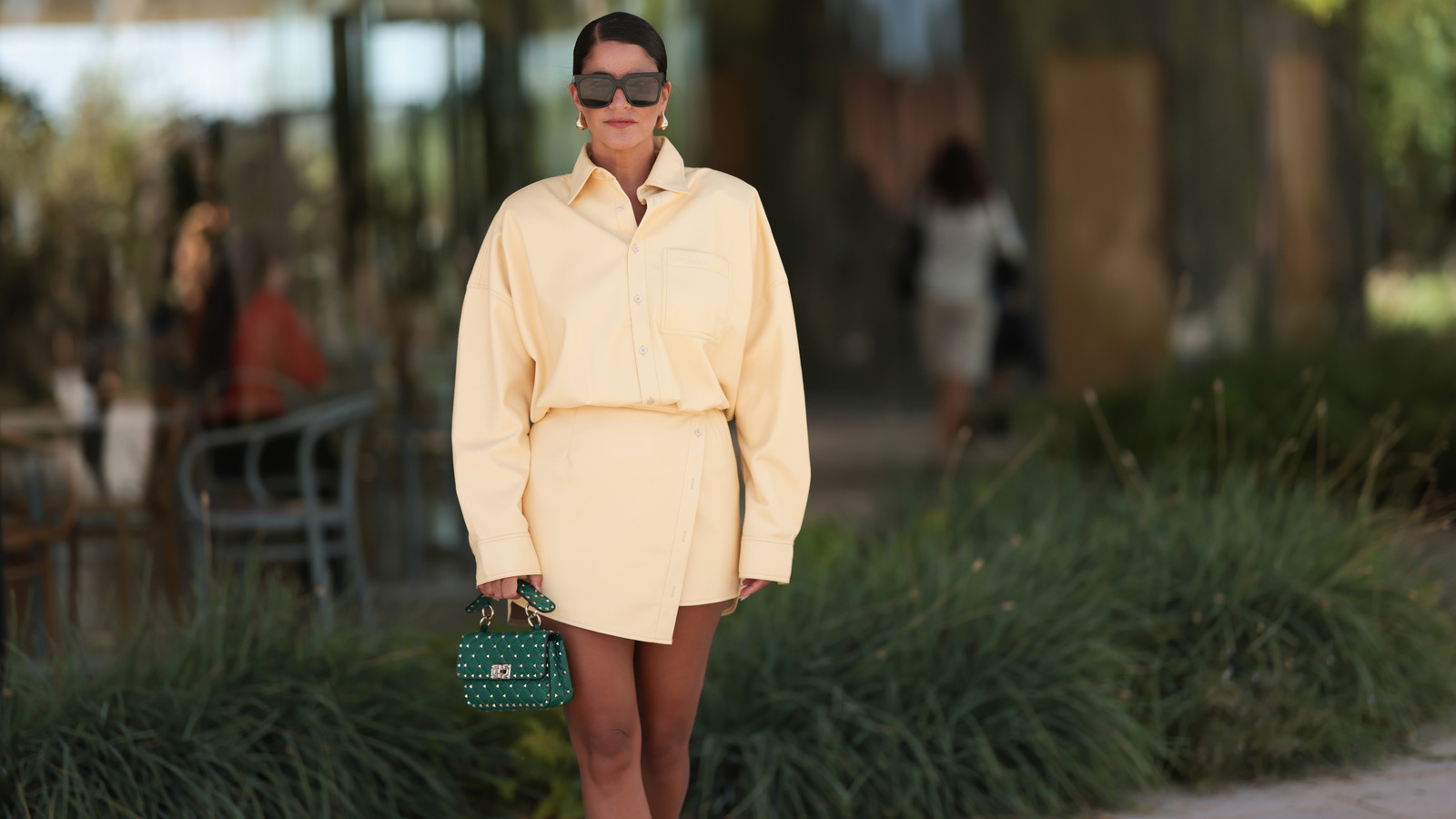 Styles de robe et de jupe à éviter si vous avez des jambes plus anciennes