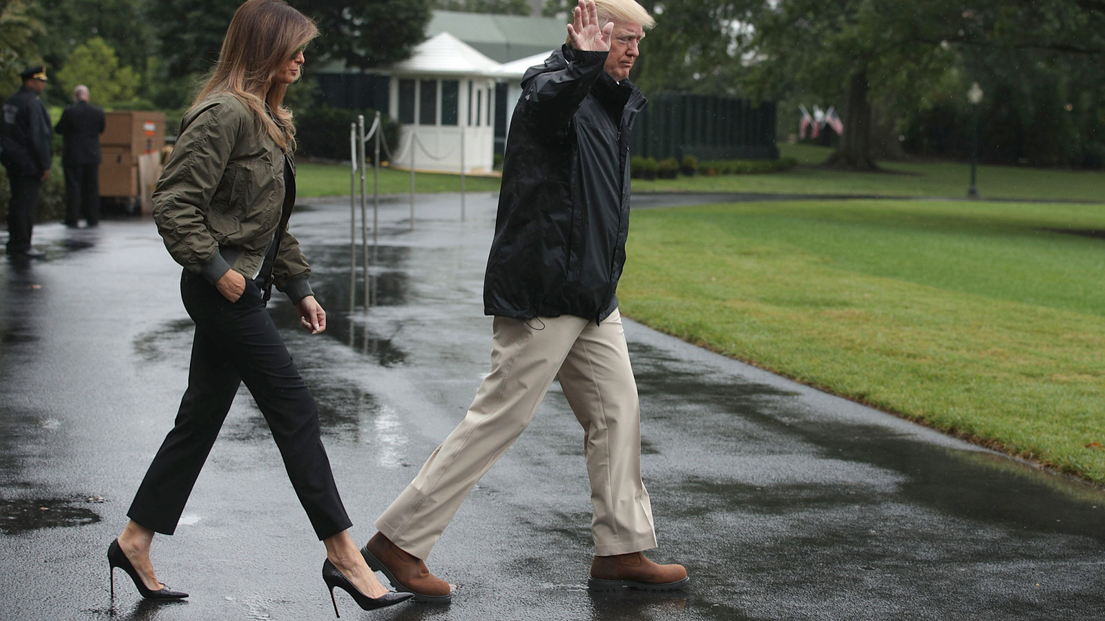Les chaussures inappropriées qui ont une fois atterri Melania Trump dans l'eau chaude