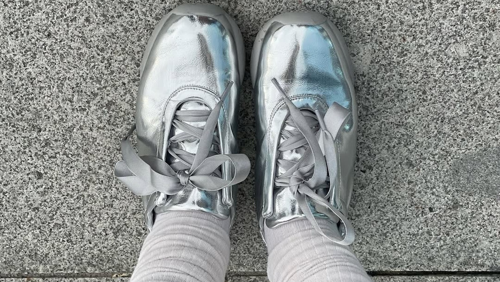 L'hybride de chaussures que nous voyons partout en 2025