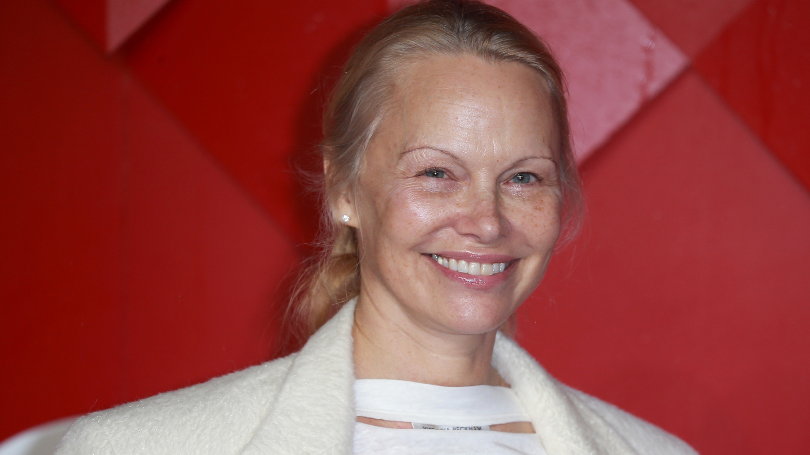 Le retour de Pamela Anderson à son maquillage des années 90 est la transformation emblématique dont nous ne savions pas que nous avions besoin