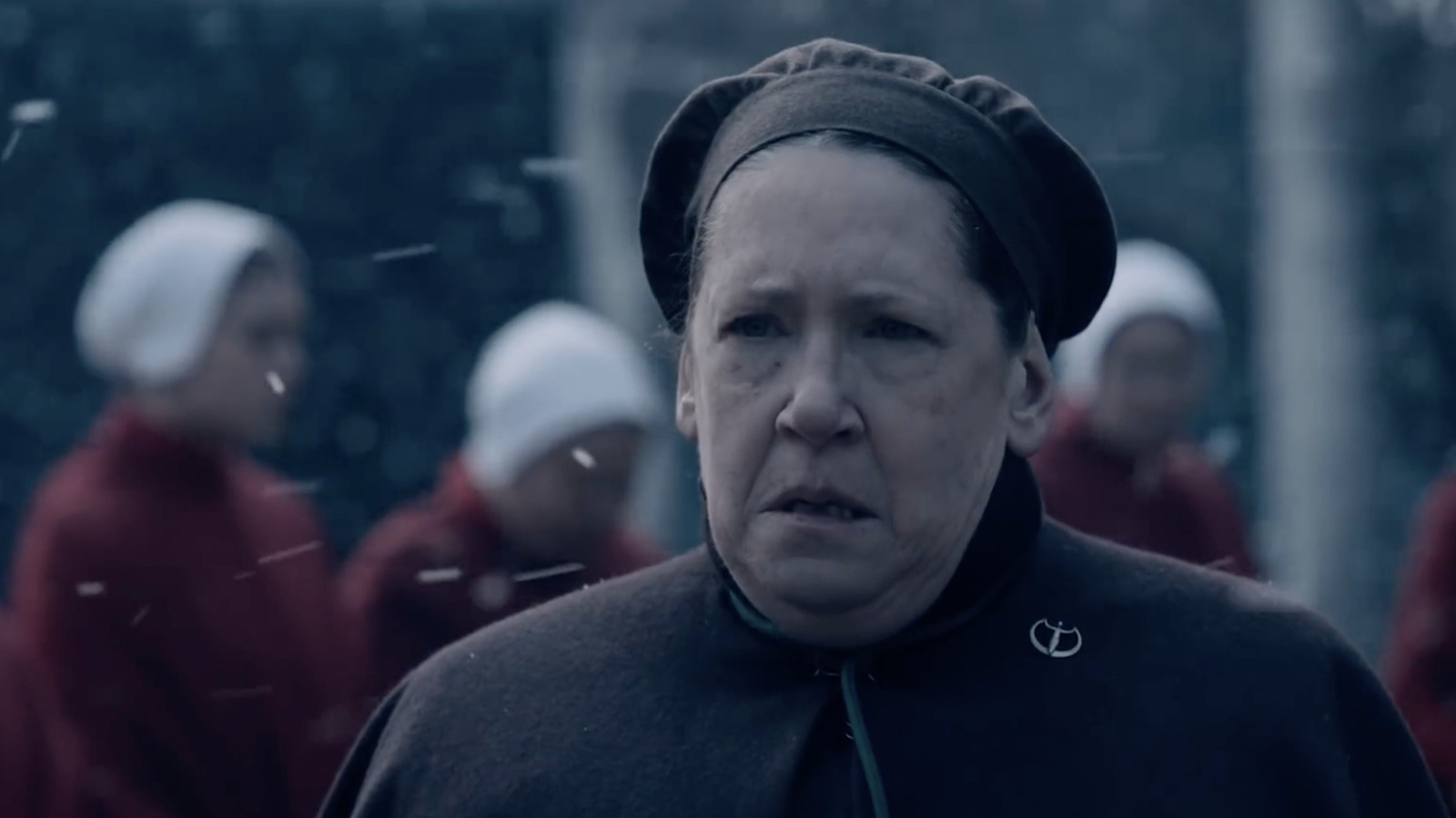 Tante Lydia de The Handmaid's Tale est magnifique dans la vraie vie