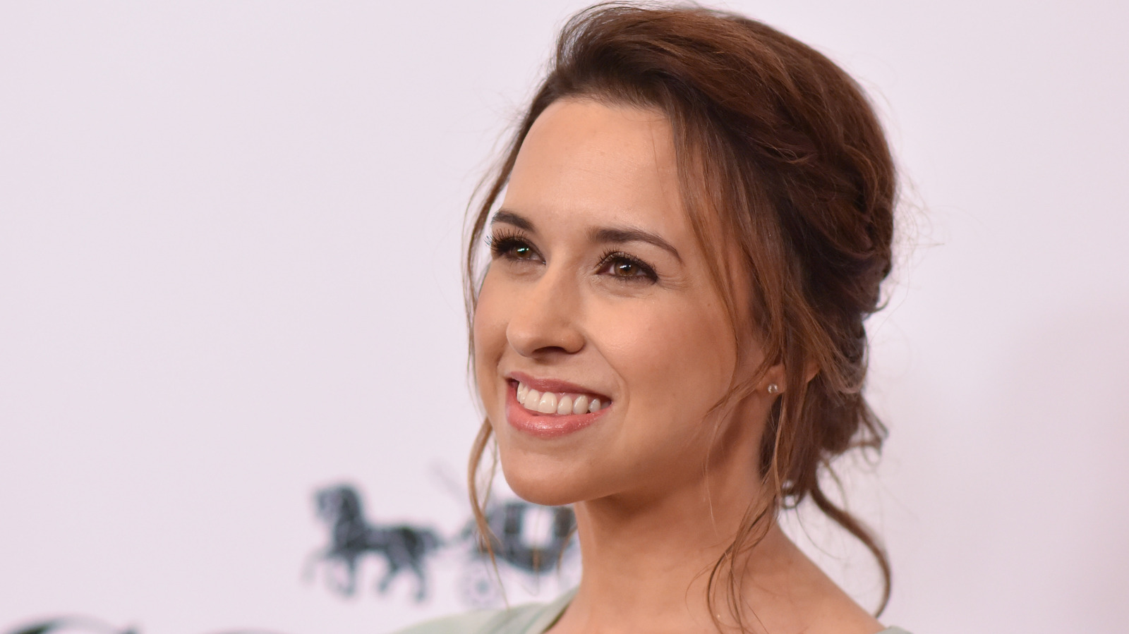 Ce que Star Hallmark Lacey Chabert ressemble à du maquillage sans maquillage