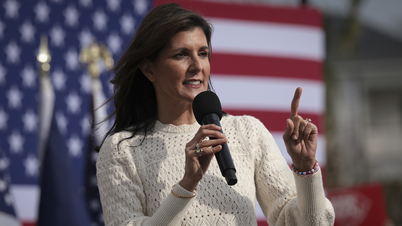 La robe inappropriée de Nikki Haley au mariage de sa fille la hantera toujours