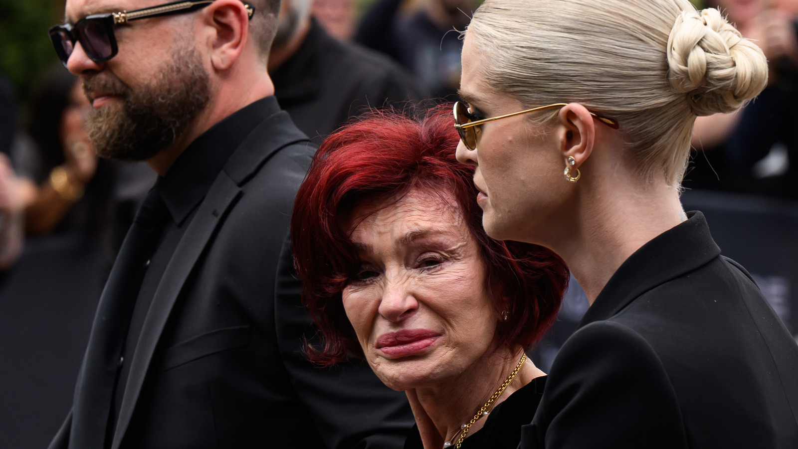 La tenue de Sharon Osbourne aux funérailles d'Ozzy avait un détail déchirant