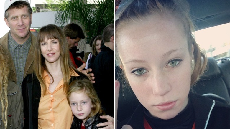 Hannah Einbinder pose avec ses parents et prend un selfie