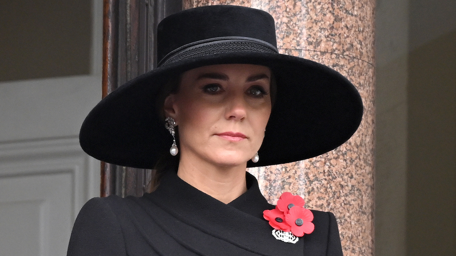 Kate Middleton continue de trouver de nouvelles façons de rendre un manteau noir chic