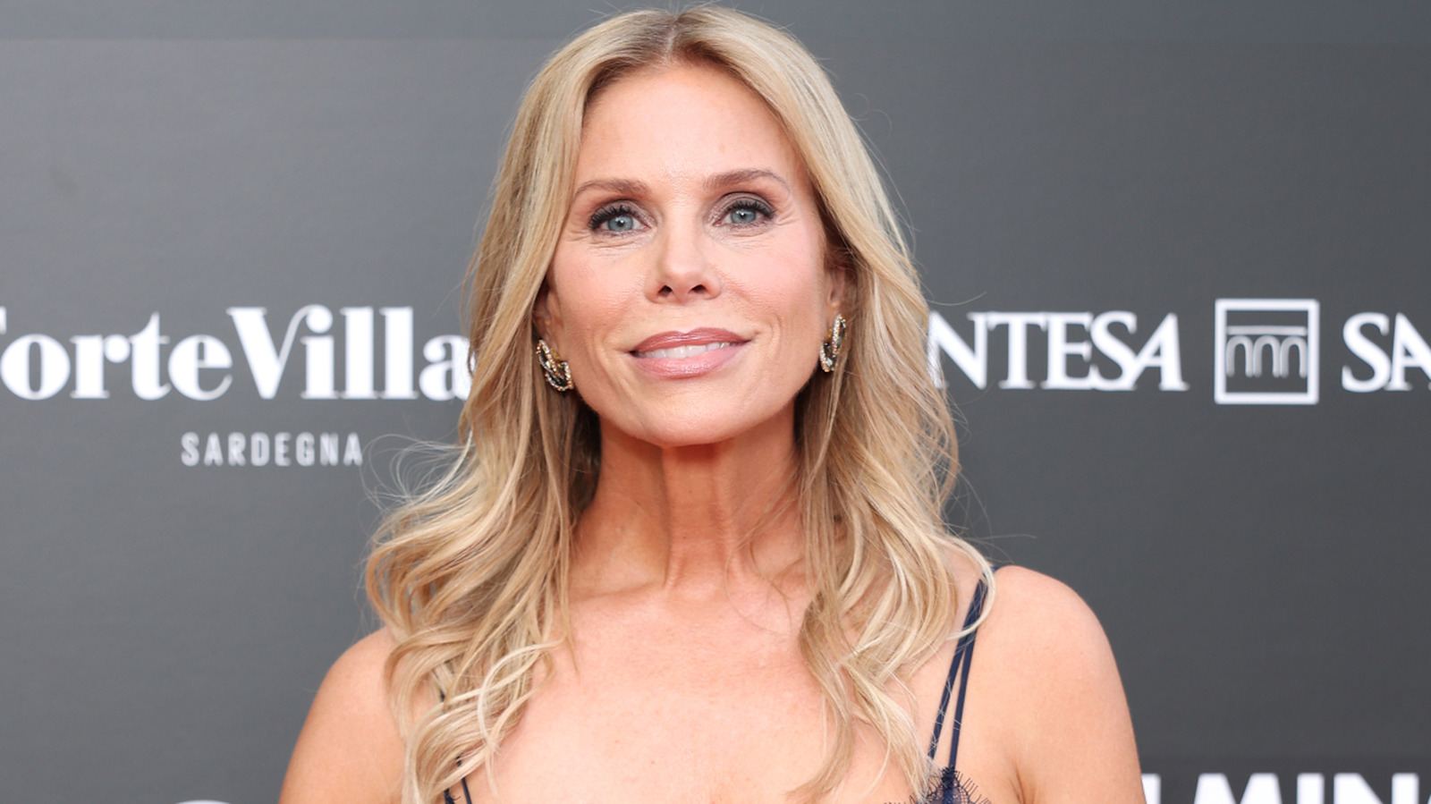 Cheryl Hines est presque méconnaissable sur une photo de retour avec des cheveux bruns