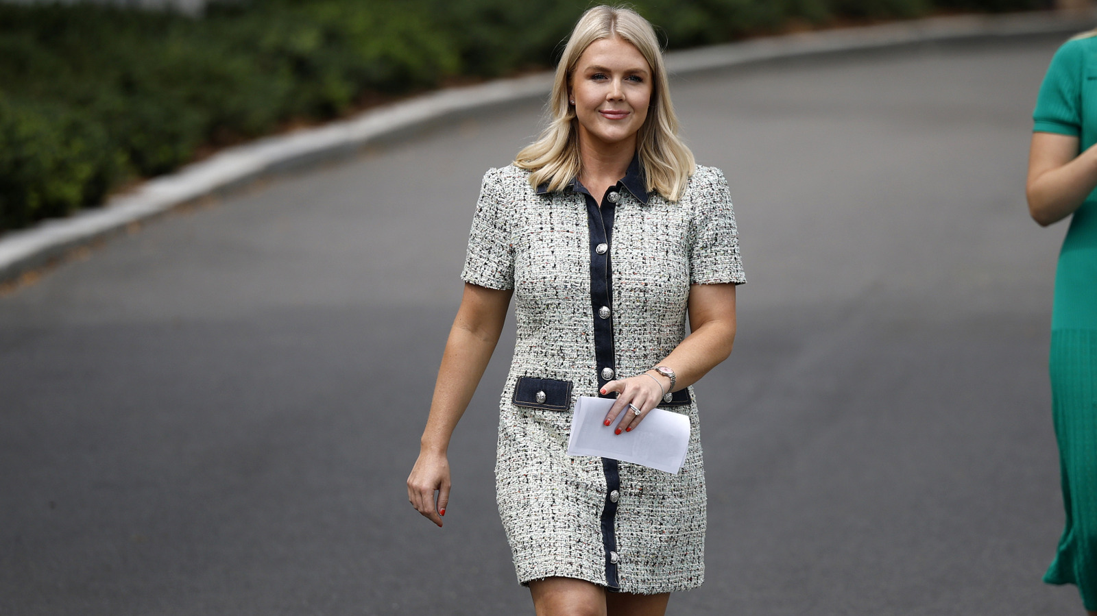 Karoline Leavitt Des Tenues Qui Montraient Beaucoup De Jambes