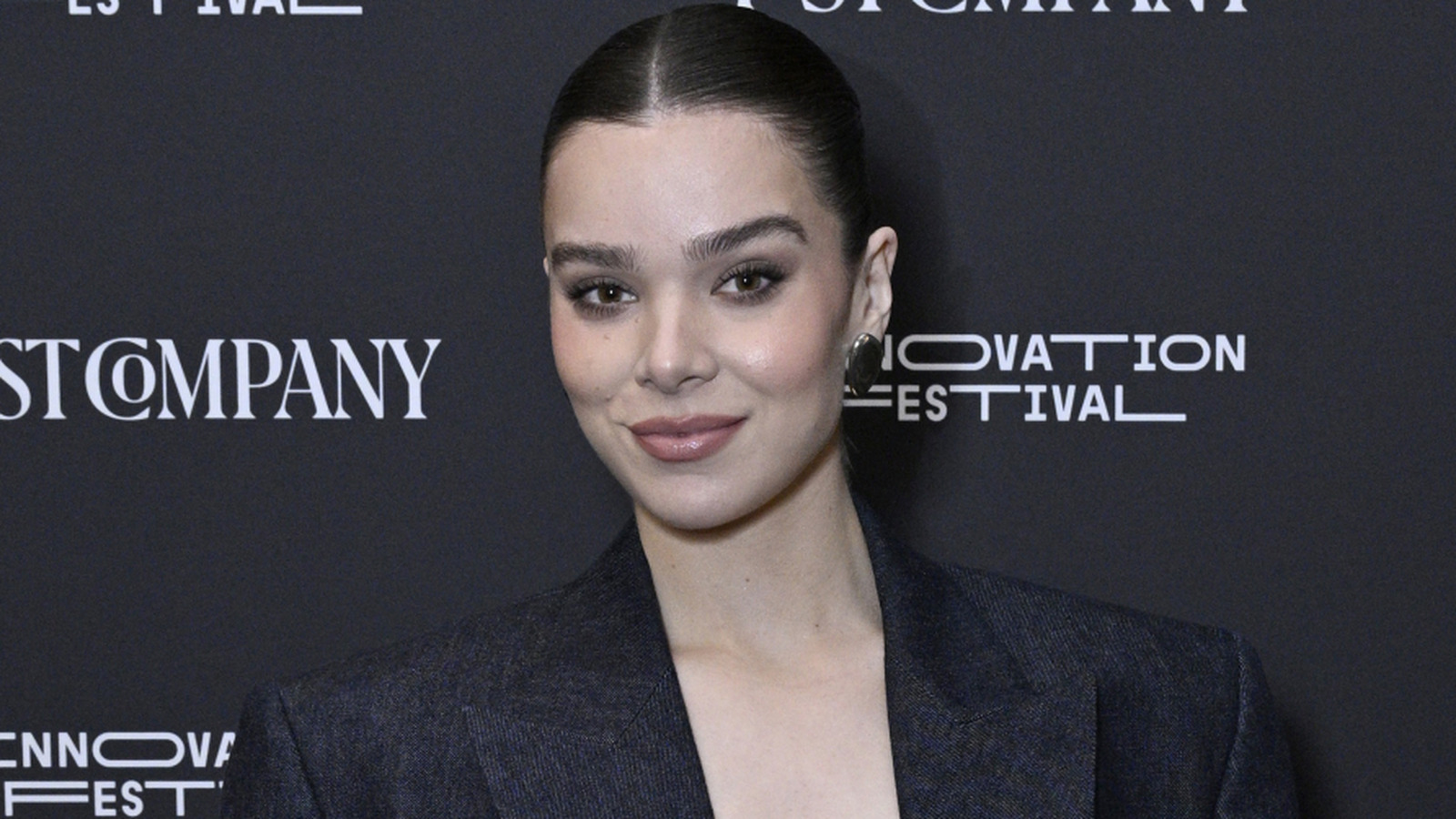Hailee Steinfeld a connu une transformation de style qui fait tourner les têtes