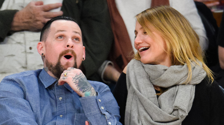 Benji Madden et Cameron Diaz assistent à un match de basket