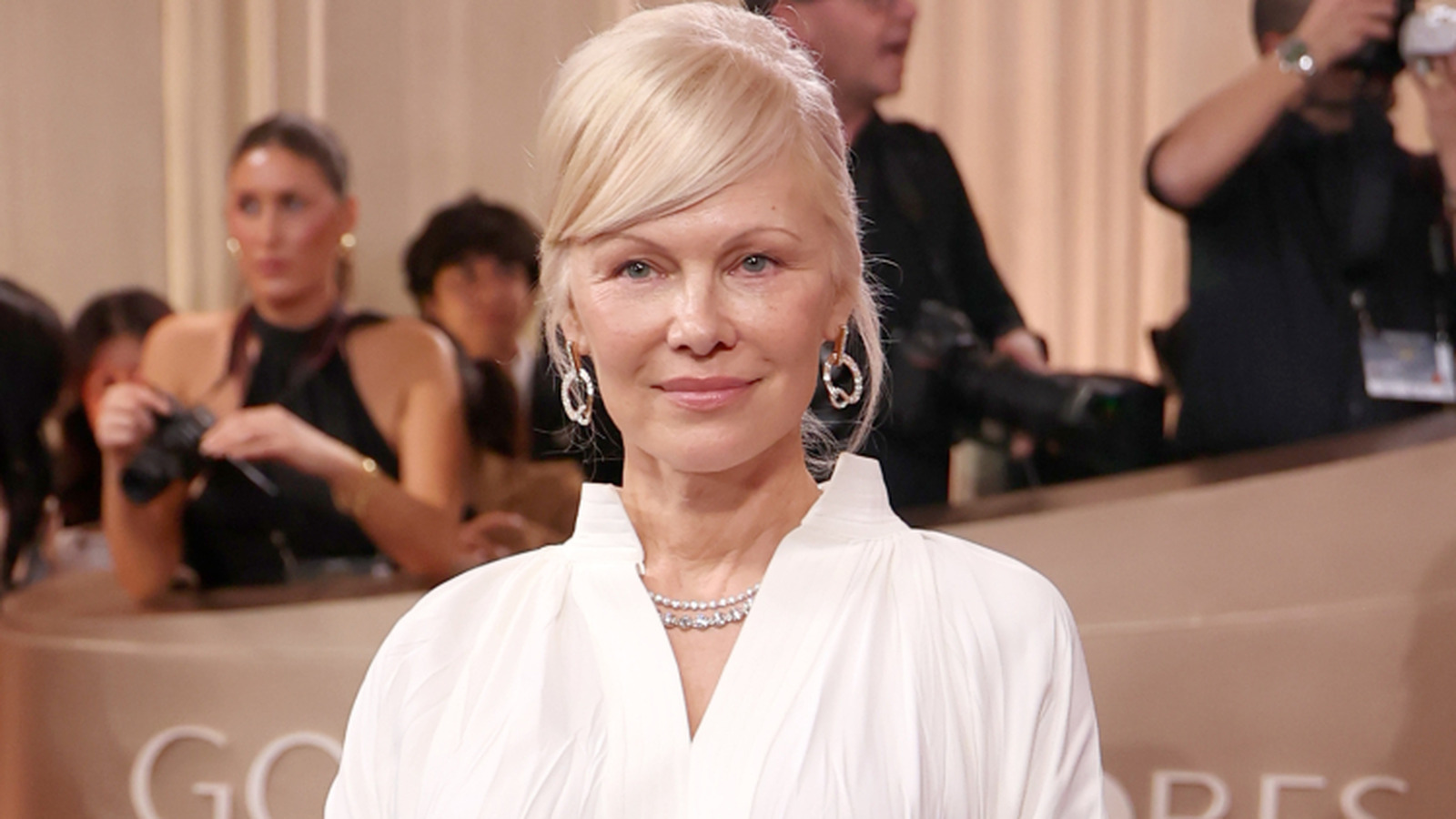 Pamela Anderson est presque méconnaissable sur une photo de retour avec des cheveux très courts