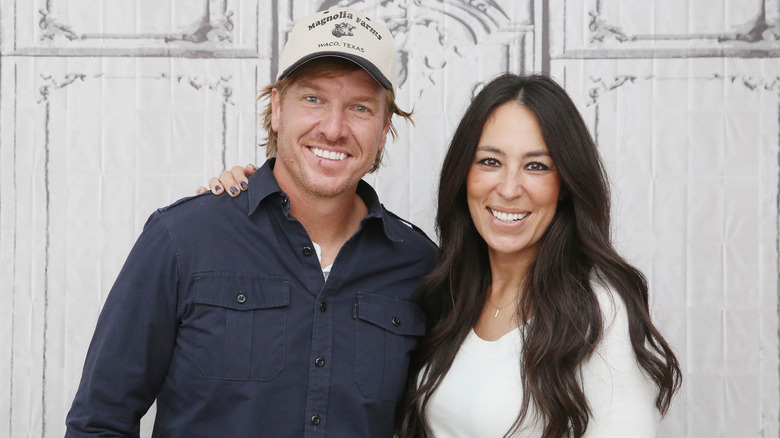 Chip et Joanna Gaines souriant