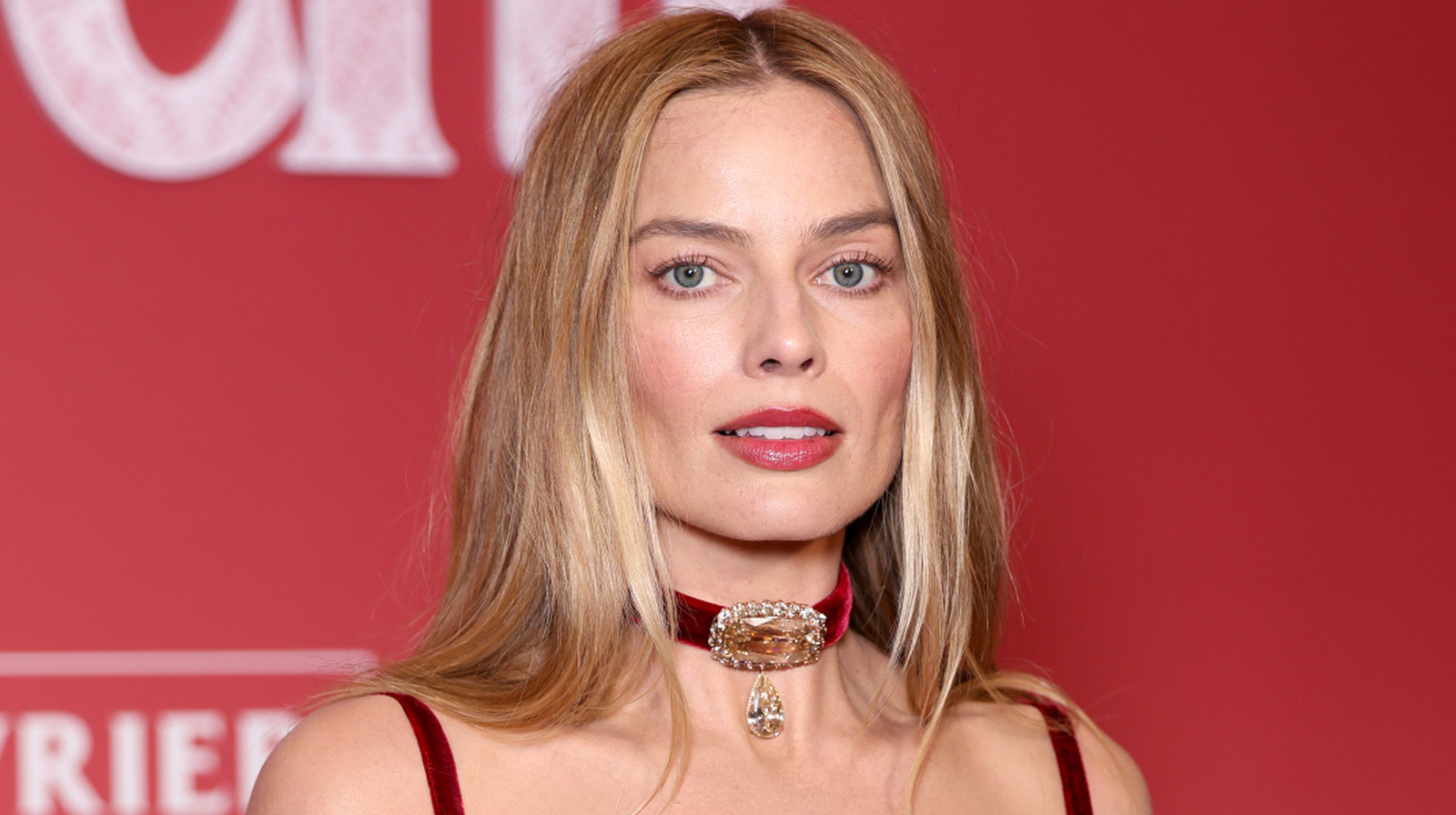 Margot Robbie est une beauté au visage frais qui ne se maquille pas