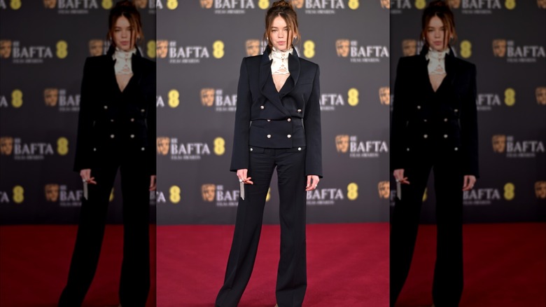 Milly Alcock sur le tapis rouge des BAFTA