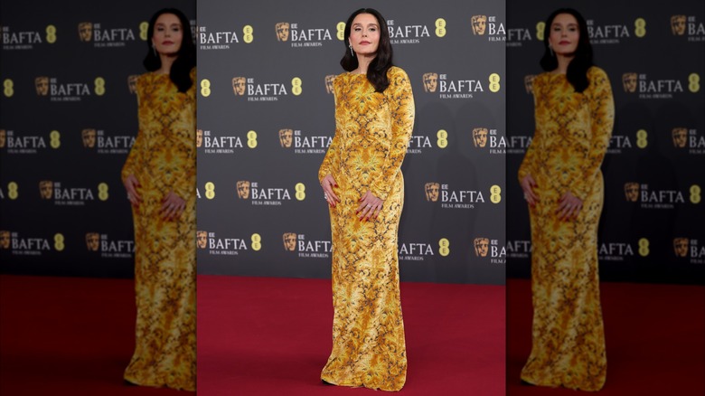 Jessie Ware pose pour des photos