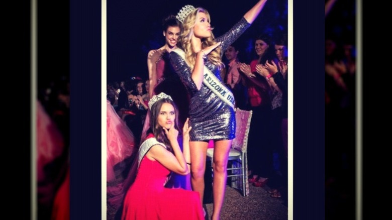 Erika Kirk a posé avec une amie à la Fashion Week de Phoenix