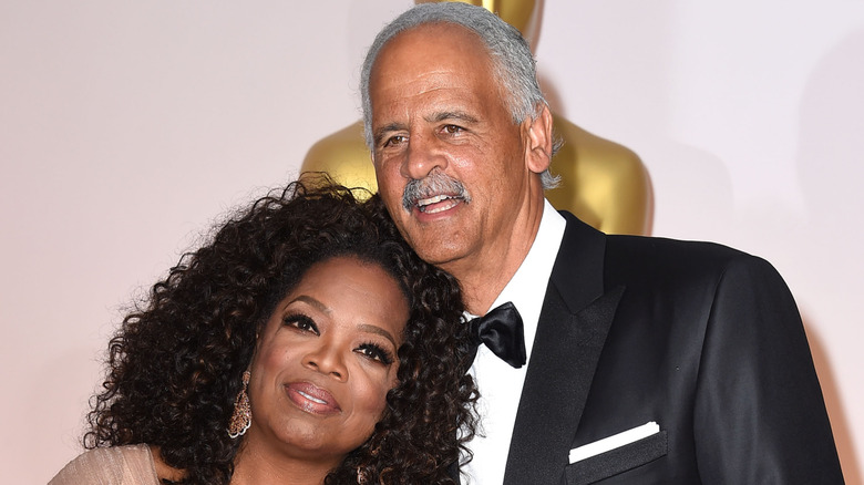 Stedman Graham et Oprah Winfrey posant