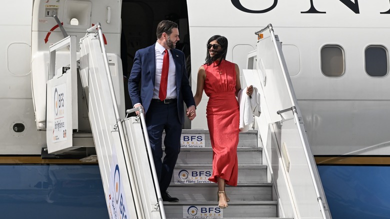 JD et Usha Vance arrivent en Inde