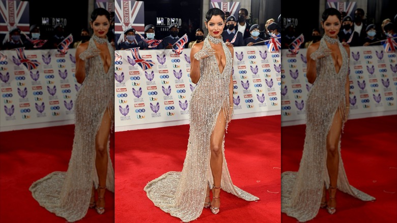 Maura Higgins pose aux Pride of Britain Awards en 2021