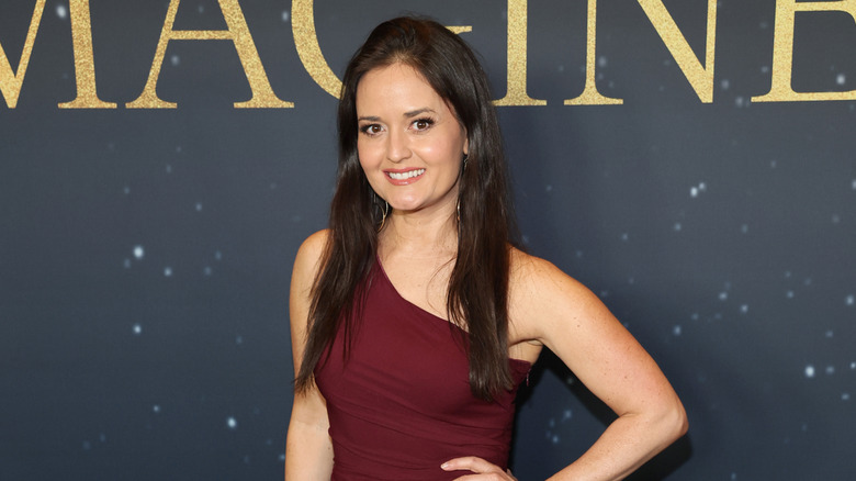 Danica McKellar souriante