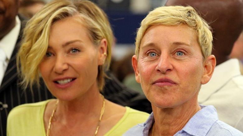 Portia de Rossi et Ellen DeGeneres assistent à un match de football
