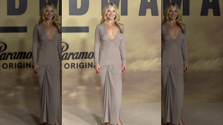 Ali Larter pose pour des photos lors d'un événement