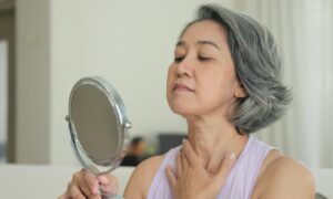 Qu’est-ce que le « cou Ozempic » exactement ? Nous avons demandé à un médecin