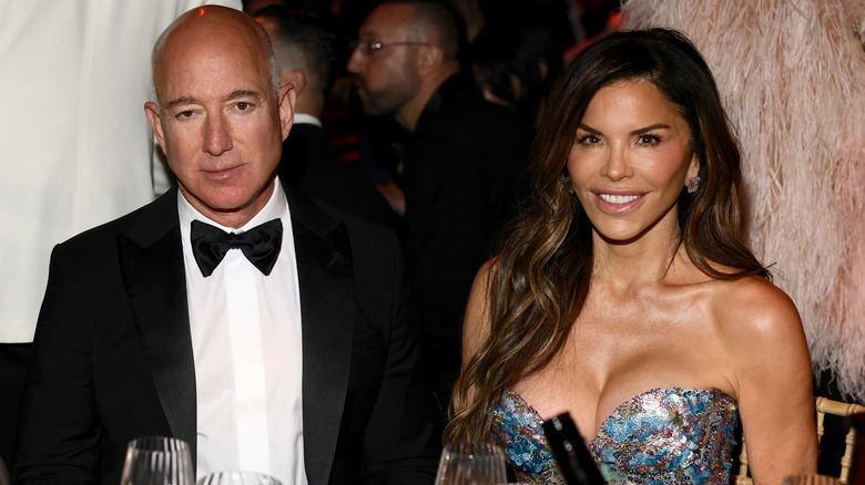 Jeff Bezos et Lauren Sánchez assistent au gala amfAR Cannes 2025 présenté par Chopard à l'Hôtel du Cap-Eden-Roc le 22 mai 2025 au Cap d'Antibes, France (2025)