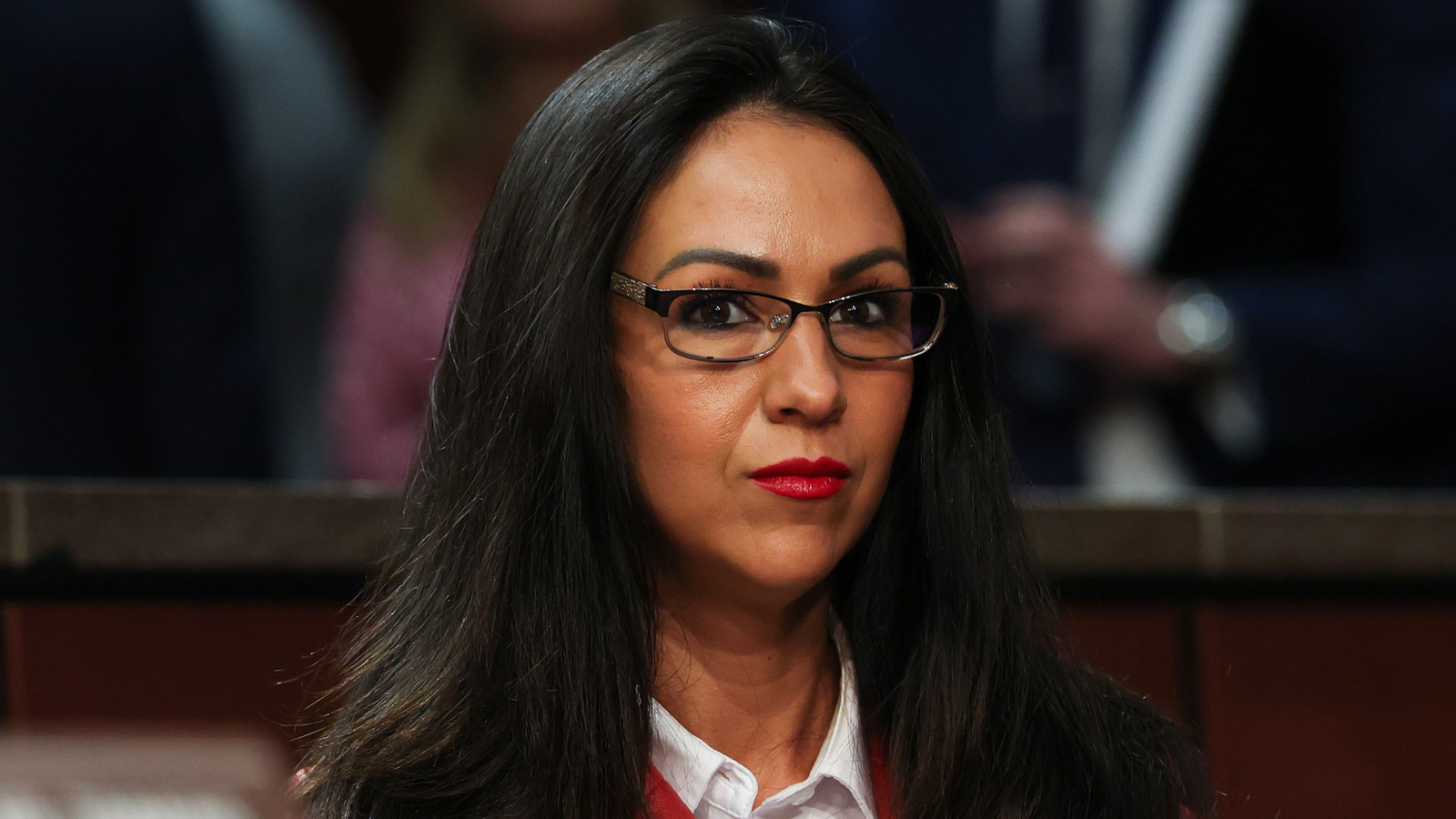 La photo non filtrée du maquillage Cakey de Lauren Boebert donne une ambiance de concours