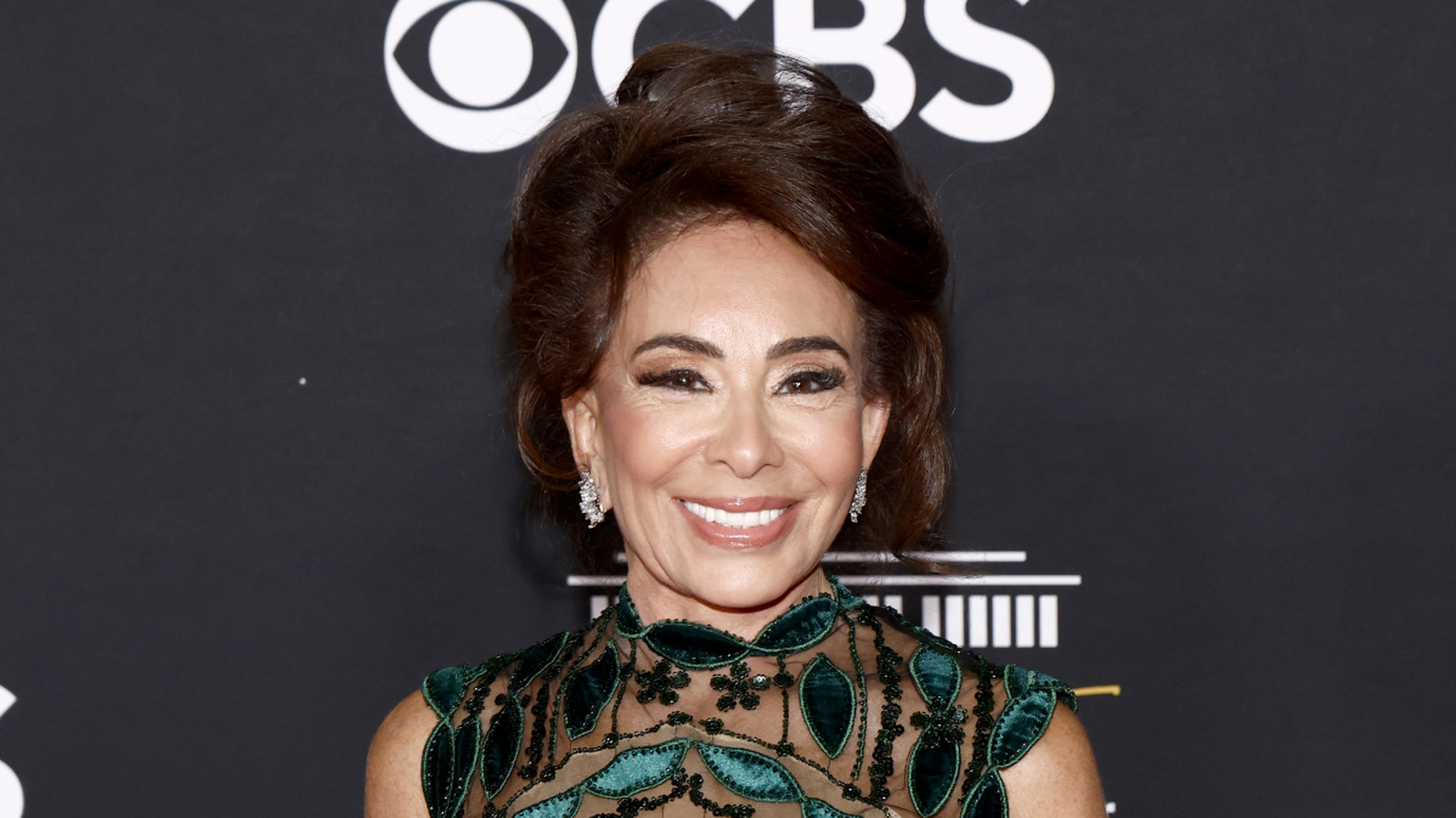 Il est plus que temps pour Jeanine Pirro de mettre à jour sa technique de maquillage