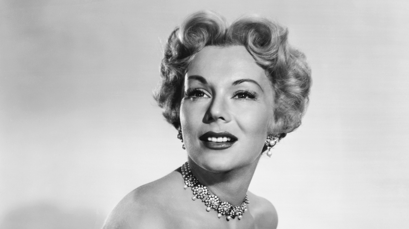 La magnifique transformation de l'icône des années 60 Eva Gabor, en photos