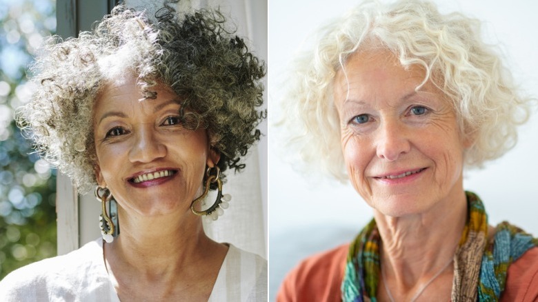 Deux femmes plus âgées avec des coiffures bouclées