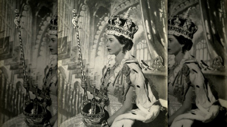 Un portrait de la reine Elizabeth II lors de son couronnement.