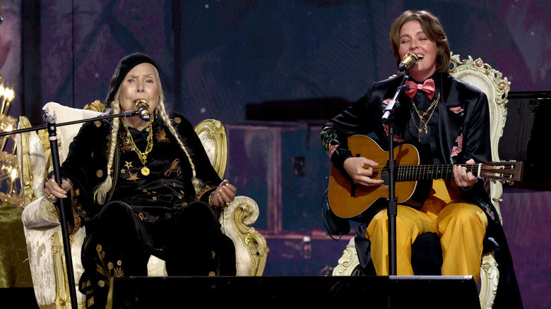 Joni Mitchell et Brandi Carlile se produiront aux Grammys 2024