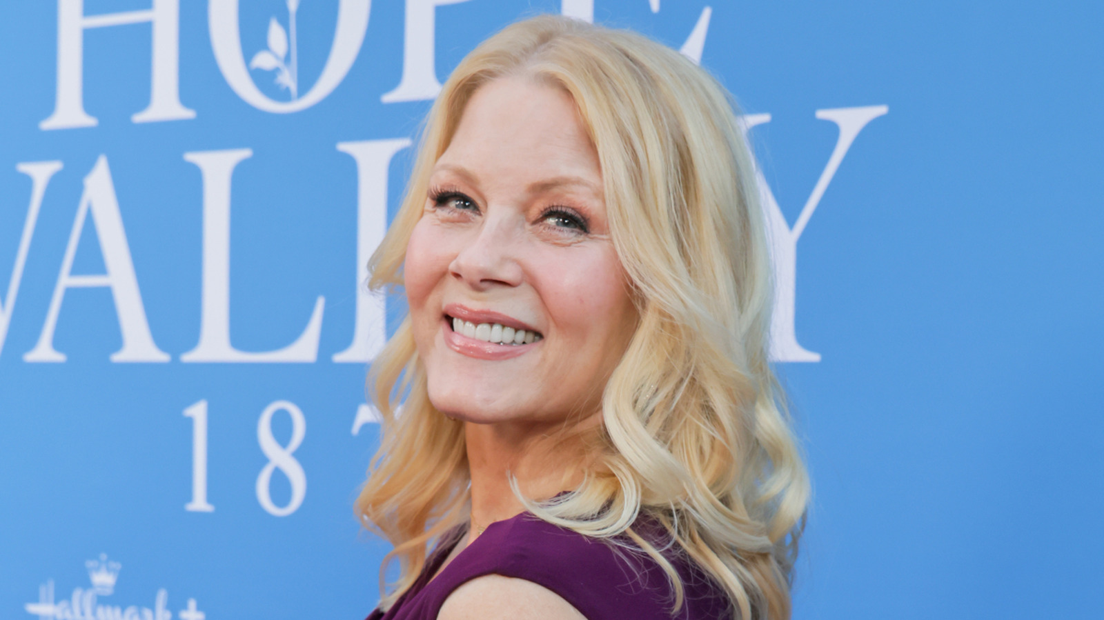 La star de Hallmark, Barbara Niven, est toujours une bombe blonde à 70 ans