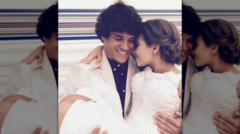 Bindi Irwin et Chandler Powell se font des câlins lorsqu'ils étaient adolescents