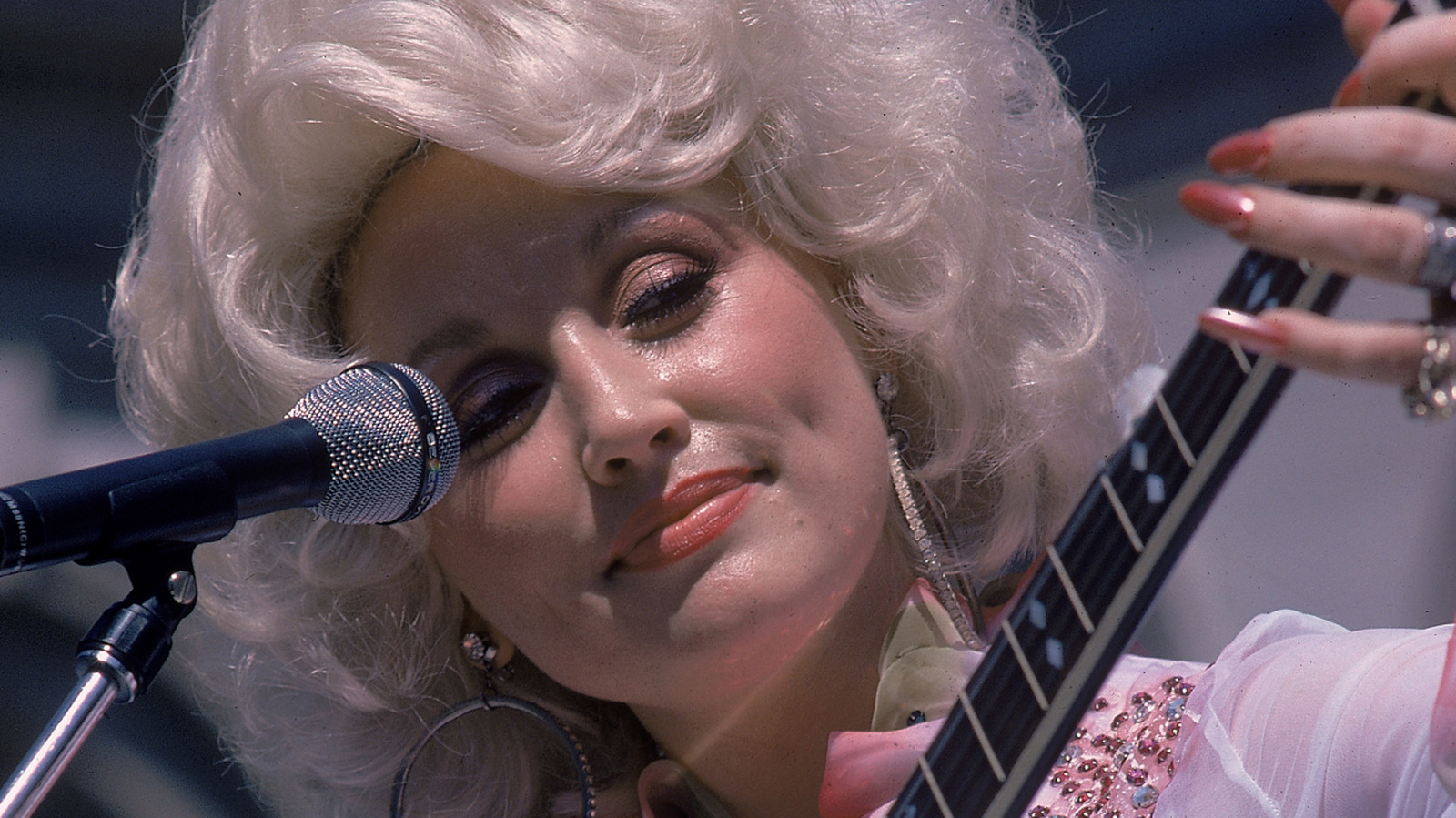 Noms de bébé inspirés des chansons de Dolly Parton