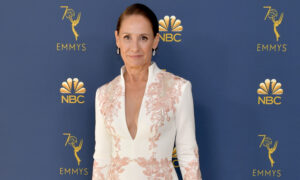 La robe des Emmys 2018 de Laurie Metcalf reste l&rsquo;un de ses looks les plus chics