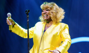 Patti LaBelle « n&rsquo;agit pas comme une vieille » avec une énergie ludique qui la rend (et ses petits-enfants) heureux