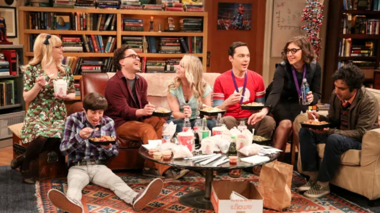 Le casting de The Big Bang Theory en train de manger