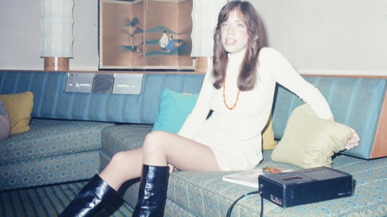Carly Simon dans une chambre d'hôtel en 1973