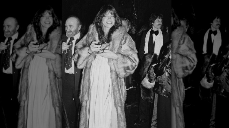 Carly Simon enceinte a été photographiée dans un théâtre de New York