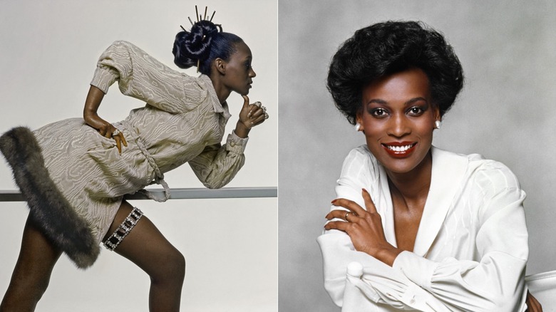 Une jeune Naomi Sims pose appuyée sur son coude, vêtue d'une veste bordée de fourrure. Une Naomi Sims plus âgée pose pour un portrait portant du rouge à lèvres.
