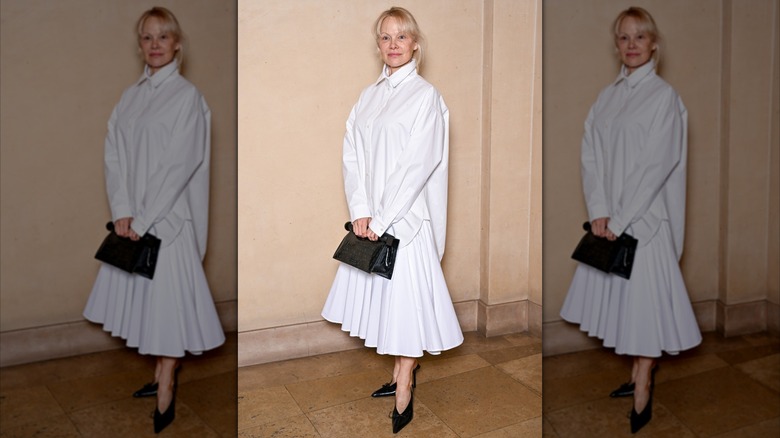 Pamela Anderson au défilé homme automne/hiver Jacquemus lors de la Fashion Week de Paris en janvier 2025