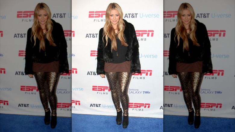 Aubrey O'Day lors d'un événement en 2011 portant des leggings à imprimé animal.