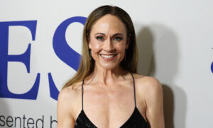 Les meilleurs looks beauté de la star Hallmark Nikki DeLoach dans la quarantaine (jusqu&rsquo;à présent)