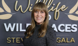 Les meilleurs moments de Terri Irwin sur le tapis rouge aux côtés des enfants Bindi et Robert