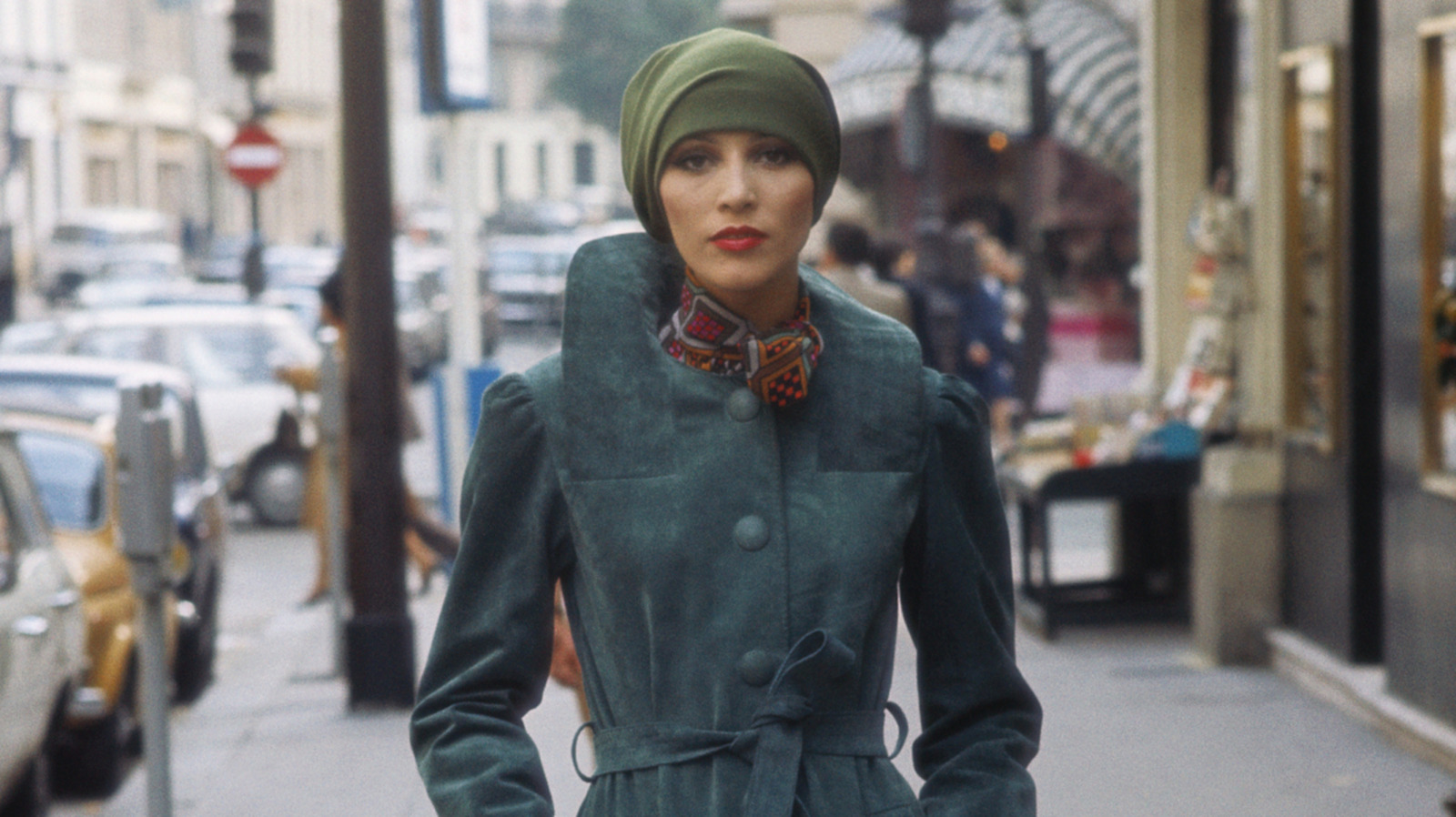 Pas de cloches, pas de chaussures à plateforme : c'est la tendance de la mode des années 70 qui fait un grand retour