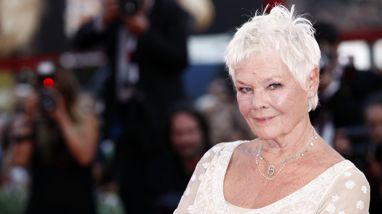 Judi Dench sur le tapis rouge