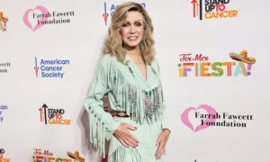 Le secret en 6 mots de Donna Mills pour se sentir jeune à 80 ans : « L&rsquo;ambition n&rsquo;est pas une mauvaise chose »